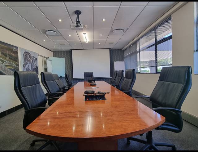 1,832M² OFFICE FOR SALE IN WOODMEAD